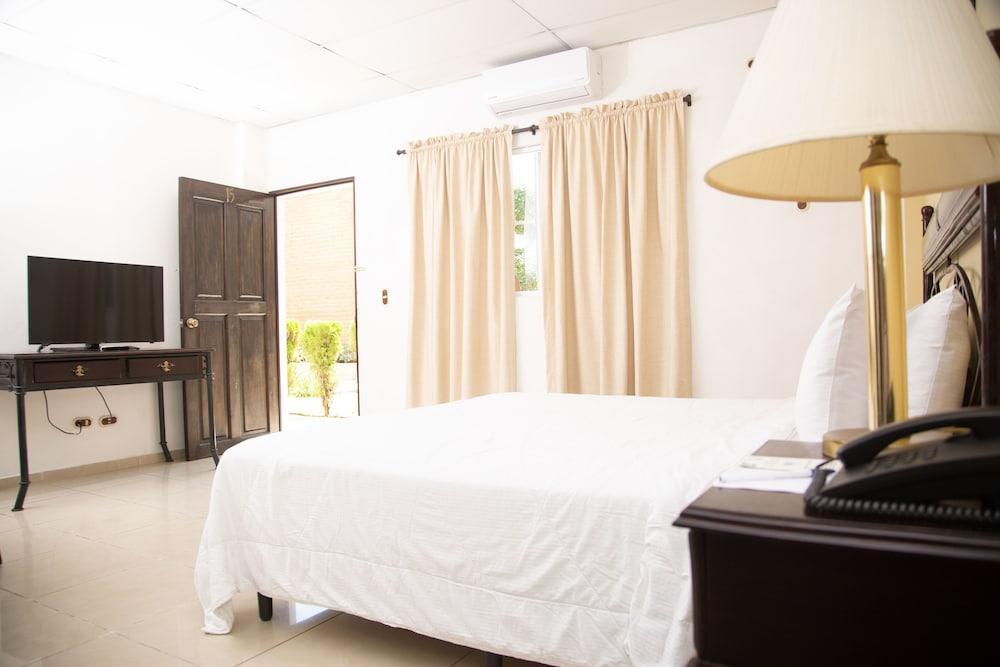 Hotel Santa Elena Antiguo Cuscatlán Екстериор снимка