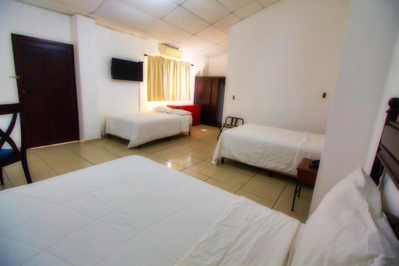 Hotel Santa Elena Antiguo Cuscatlán Екстериор снимка