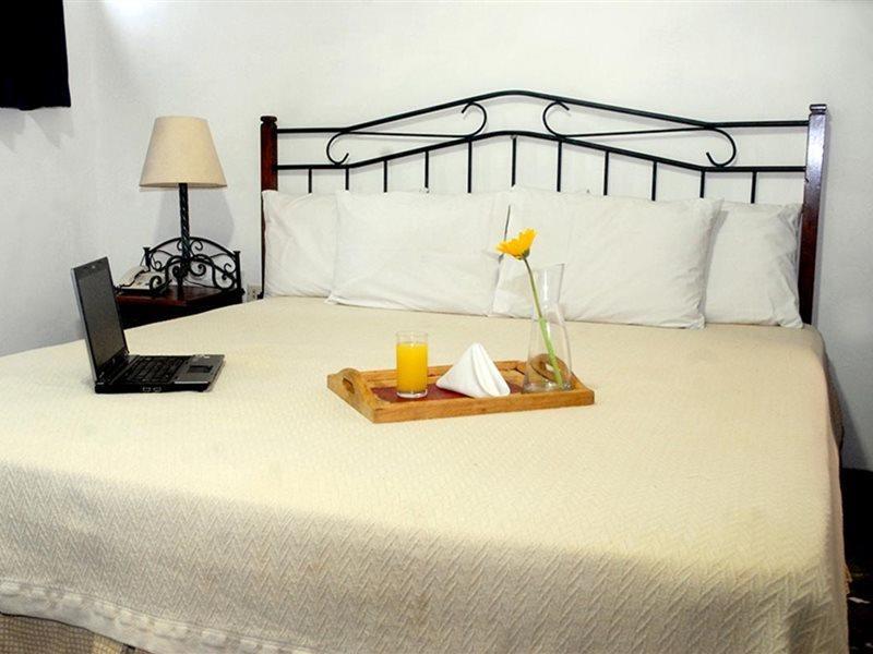 Hotel Santa Elena Antiguo Cuscatlán Екстериор снимка