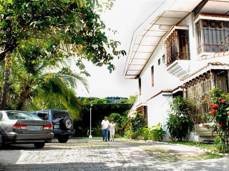 Hotel Santa Elena Antiguo Cuscatlán Екстериор снимка