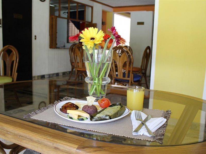 Hotel Santa Elena Antiguo Cuscatlán Екстериор снимка