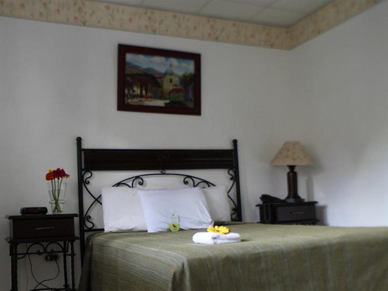 Hotel Santa Elena Antiguo Cuscatlán Екстериор снимка
