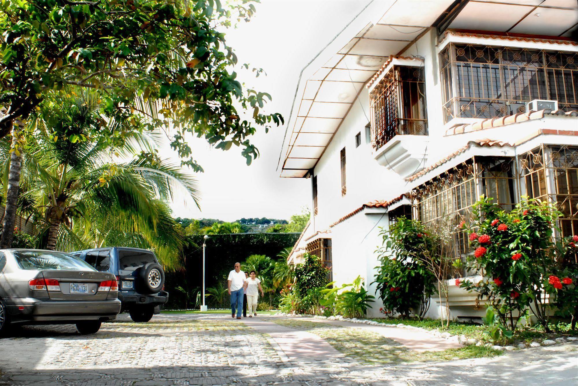 Hotel Santa Elena Antiguo Cuscatlán Екстериор снимка